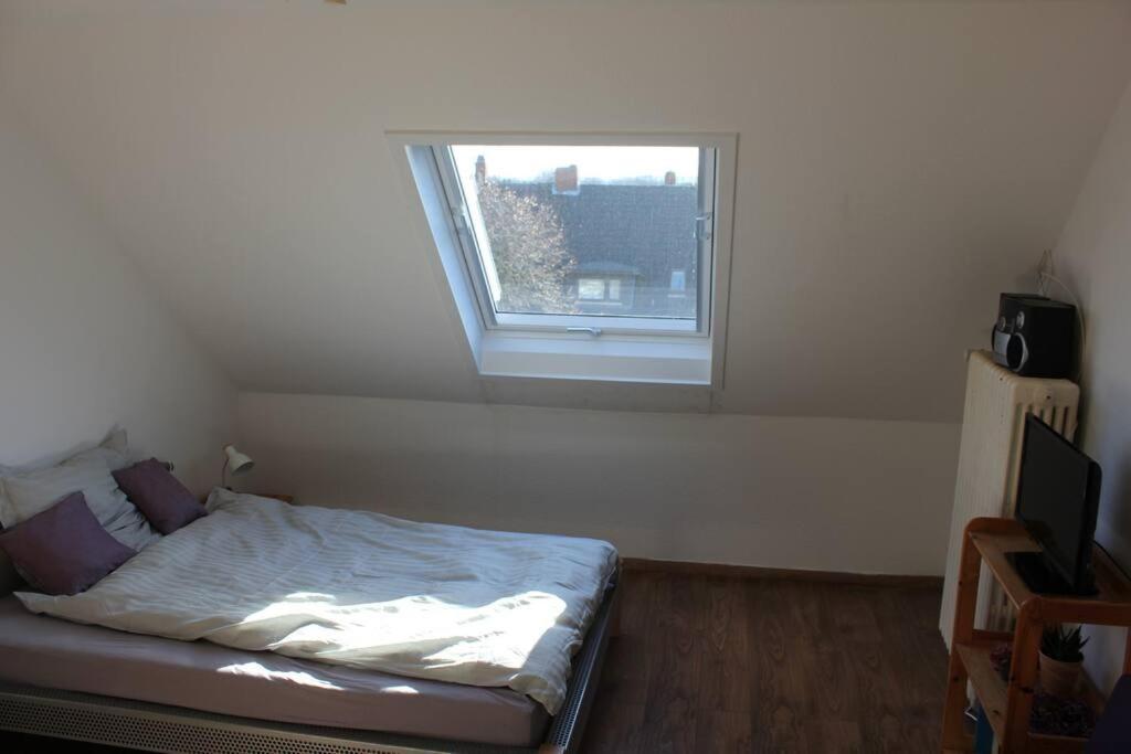 Ruhige Dachgeschosswohnung Seelze Екстериор снимка